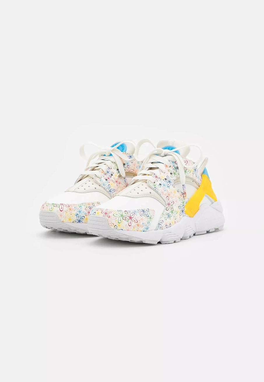 Фото № 2 с приближением к товару «‎AIR HUARACHE COS»