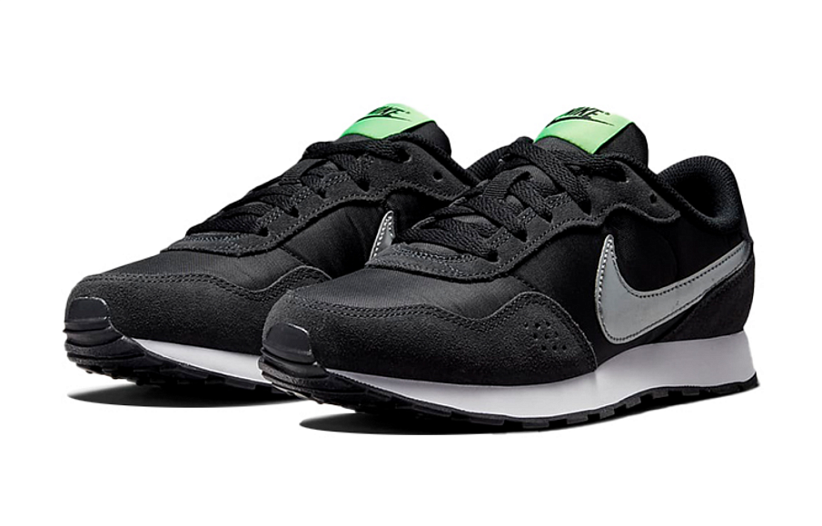 Фото № 3 с приближением к товару «‎ Nike MD Valiant Running shoes»
