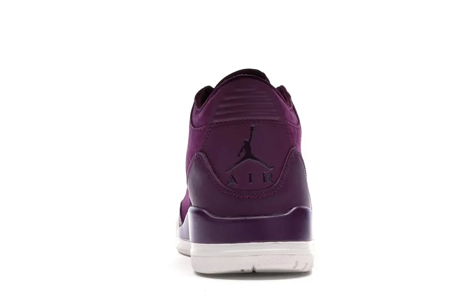 Фото № 4 с приближением к товару «‎Jordan 3 Retro Bordeaux »
