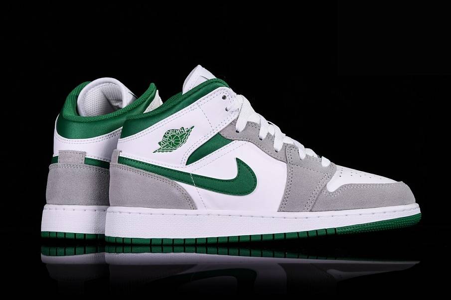 Фото № 2 с приближением к товару «‎Nike Air Jordan 1 Retro Gs Grey Pine»