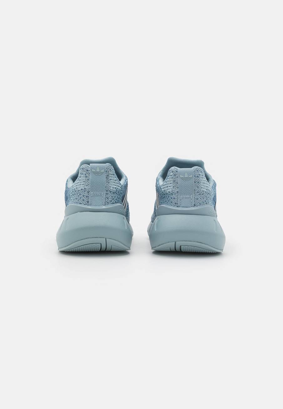 Фото № 3 с приближением к товару «‎Adidas Swift 22 »