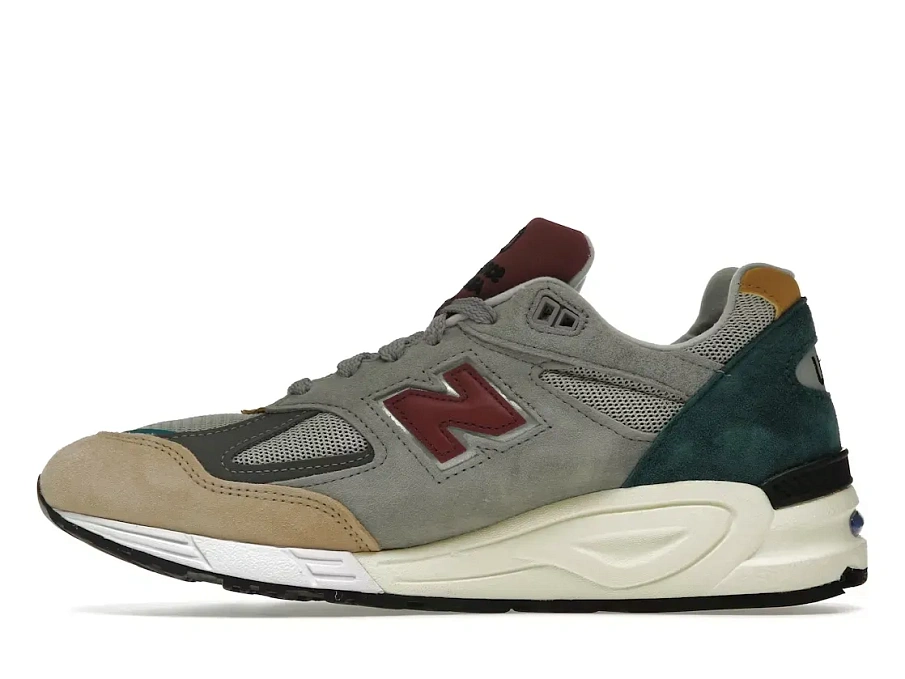 Фото № 3 с приближением к товару «‎New Balance 990v2»