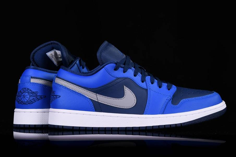 Фото № 3 с приближением к товару «‎Nike Air Jordan 1 Retro Wmns Navy Royal »