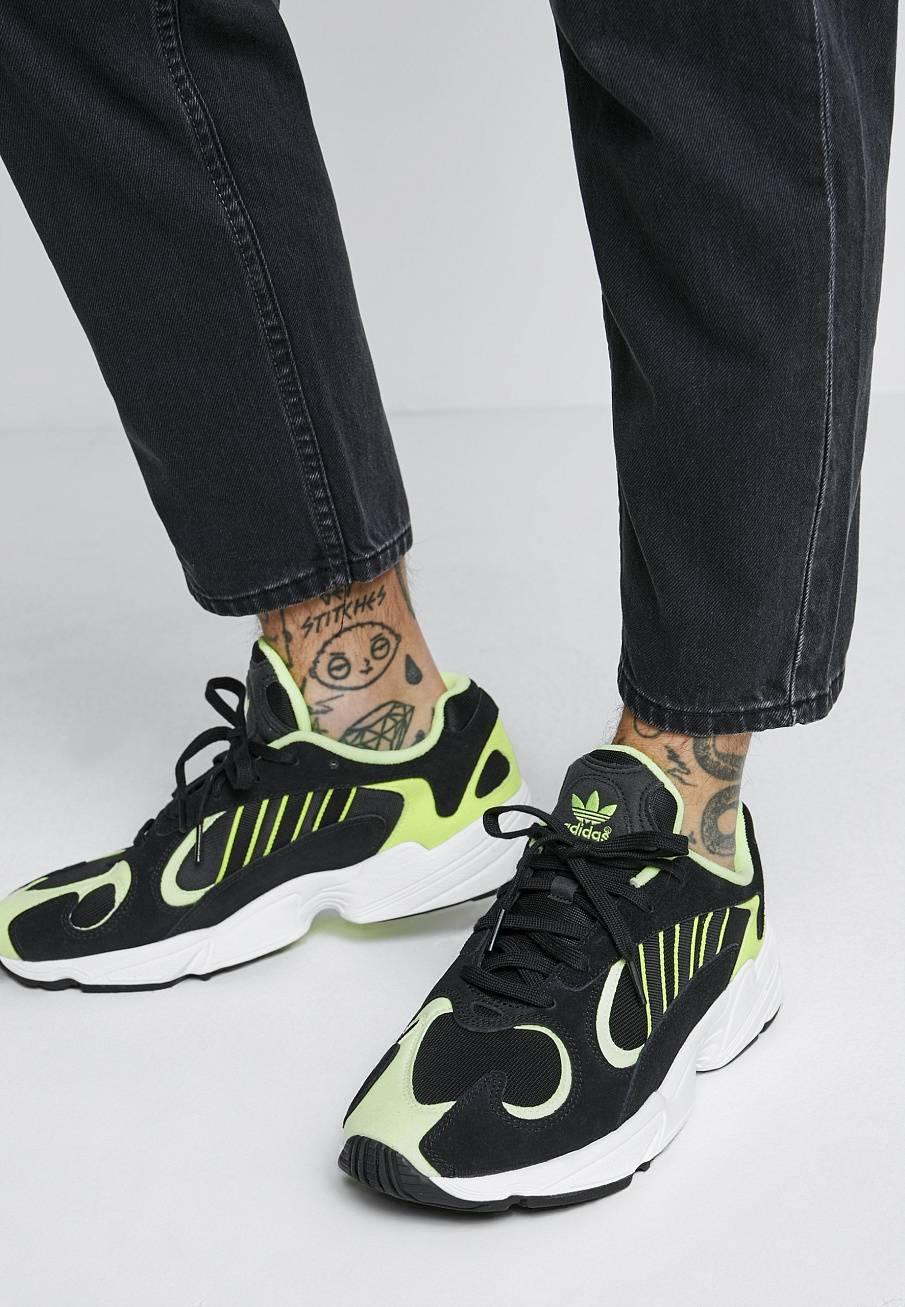 Фото № 2 с приближением к товару «‎Adidas Yung-1 »