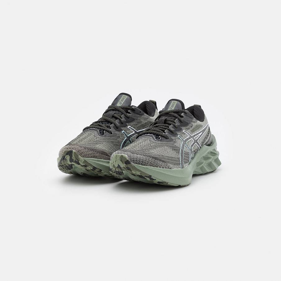 Фото № 2 с приближением к товару «‎Asics Novablast 2 LE»