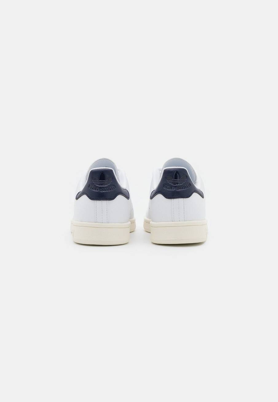 Фото № 3 с приближением к товару «‎Adidas Stan Smith »