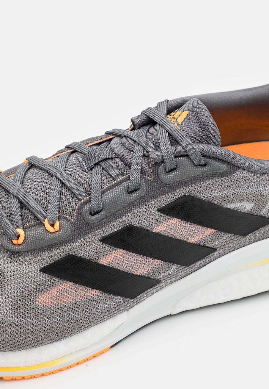 Фото № 4 с приближением к товару «‎Adidas Supernova»