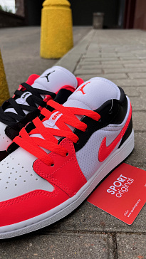 Фото № 3 с приближением к товару «‎Air Jordan 1 Low "Mismatch Chicago"»