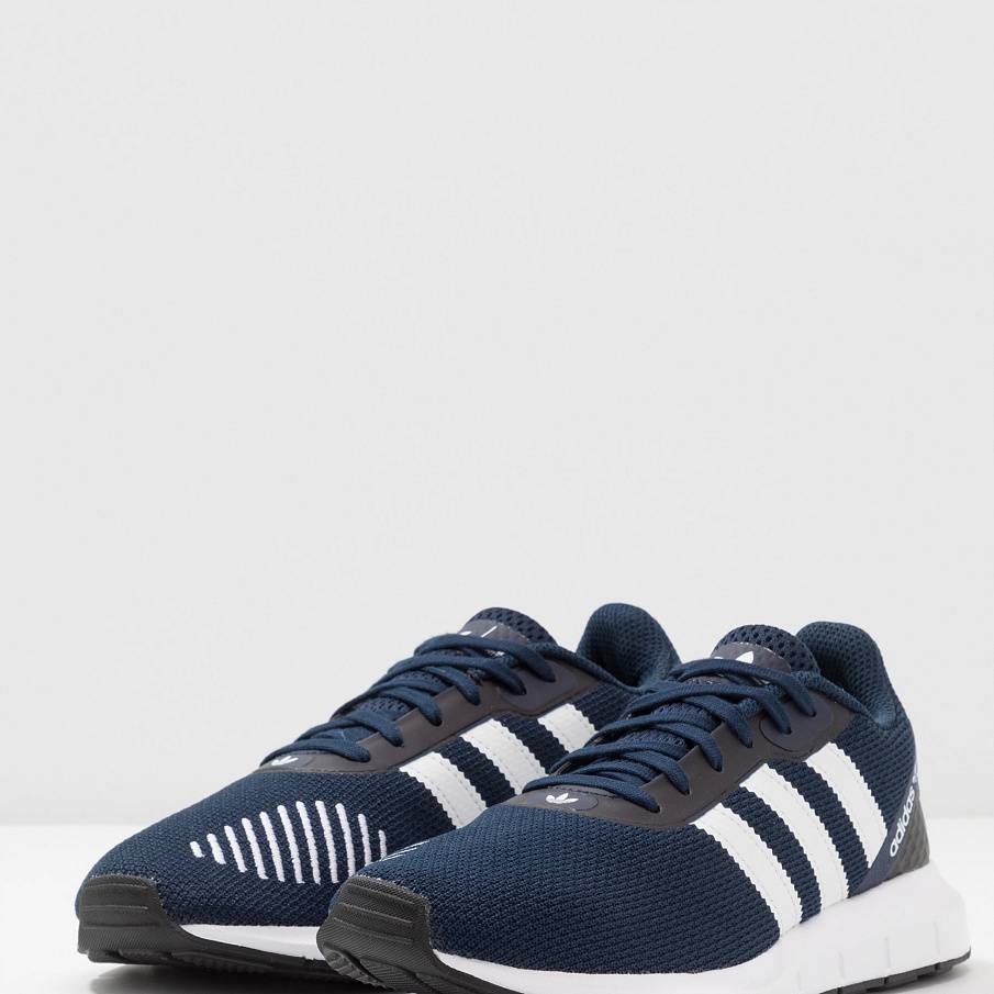 Фото № 2 с приближением к товару «‎Adidas Swift »