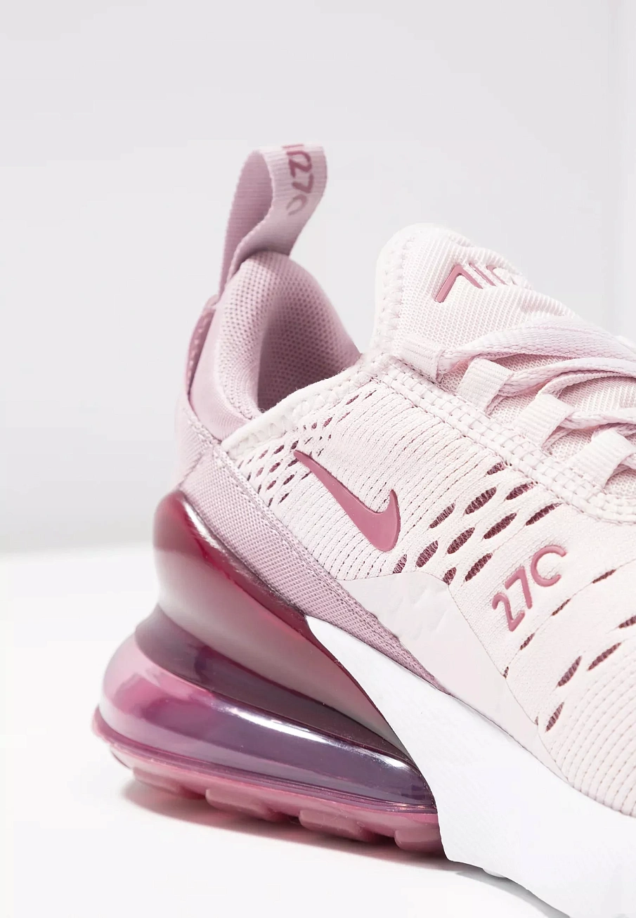 Фото № 2 с приближением к товару «‎AIR MAX 270»