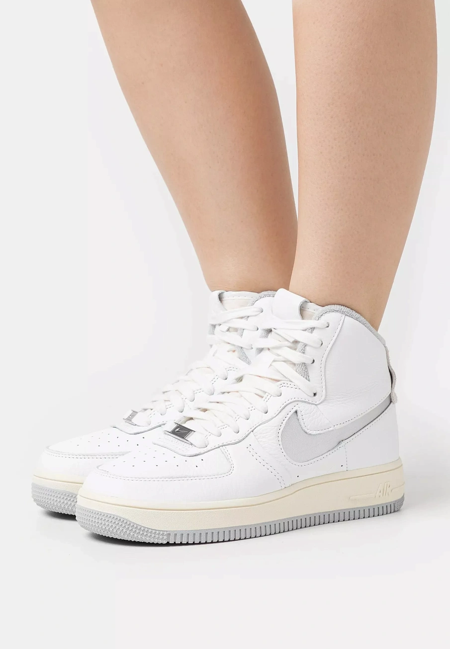 Фото № 2 с приближением к товару «‎W AF1 SCULPT»