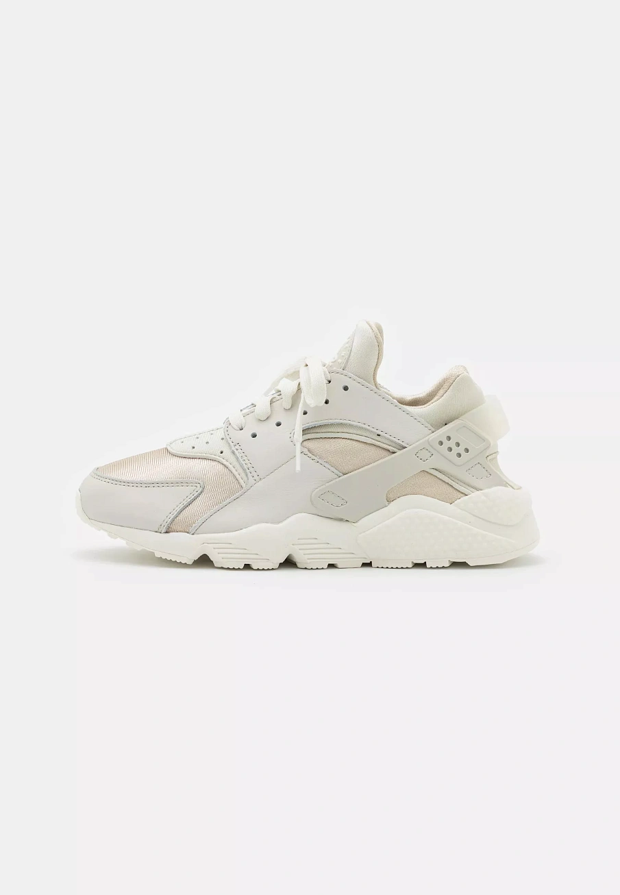 Фото № 1 с приближением к товару «‎HUARACHE»