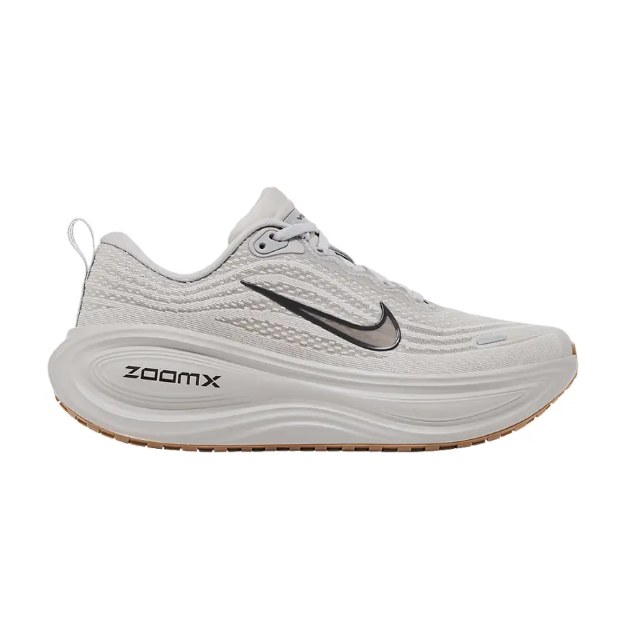 Фото № 1 с приближением к товару «‎Nike Vomero Plus College Grey Gum Medium Brown (HV8150-005)»