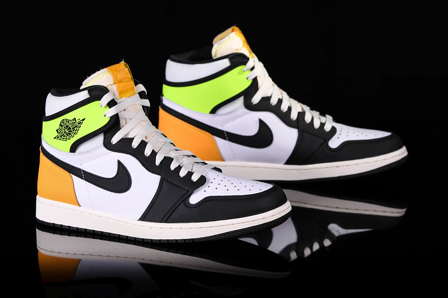 Фото № 3 с приближением к товару «‎Air Jordan 1 Retro High OG 'Volt'»
