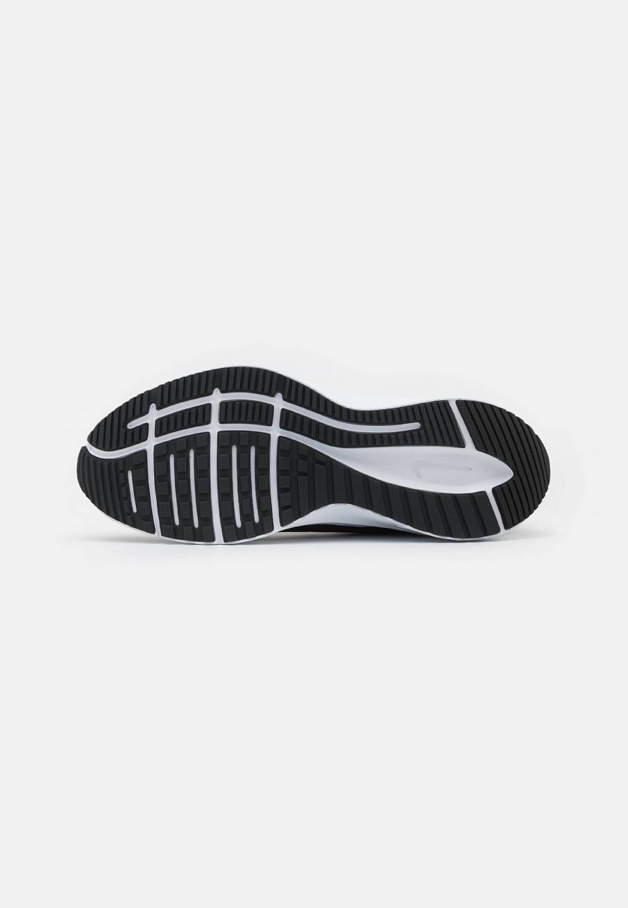 Фото № 5 с приближением к товару «‎Nike Quest 4»