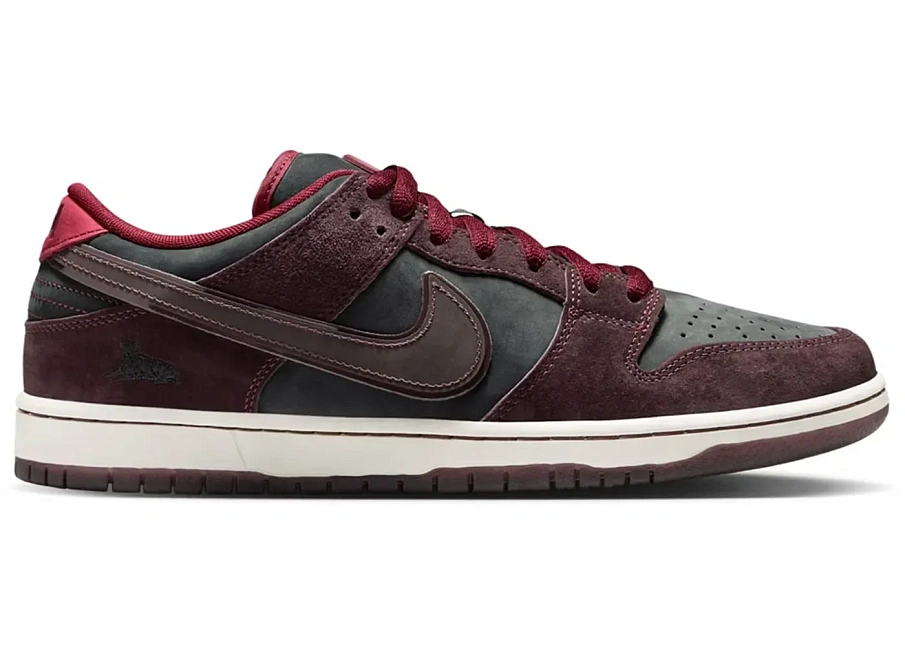 Фото № 1 с приближением к товару «‎Nike SB Dunk Low»