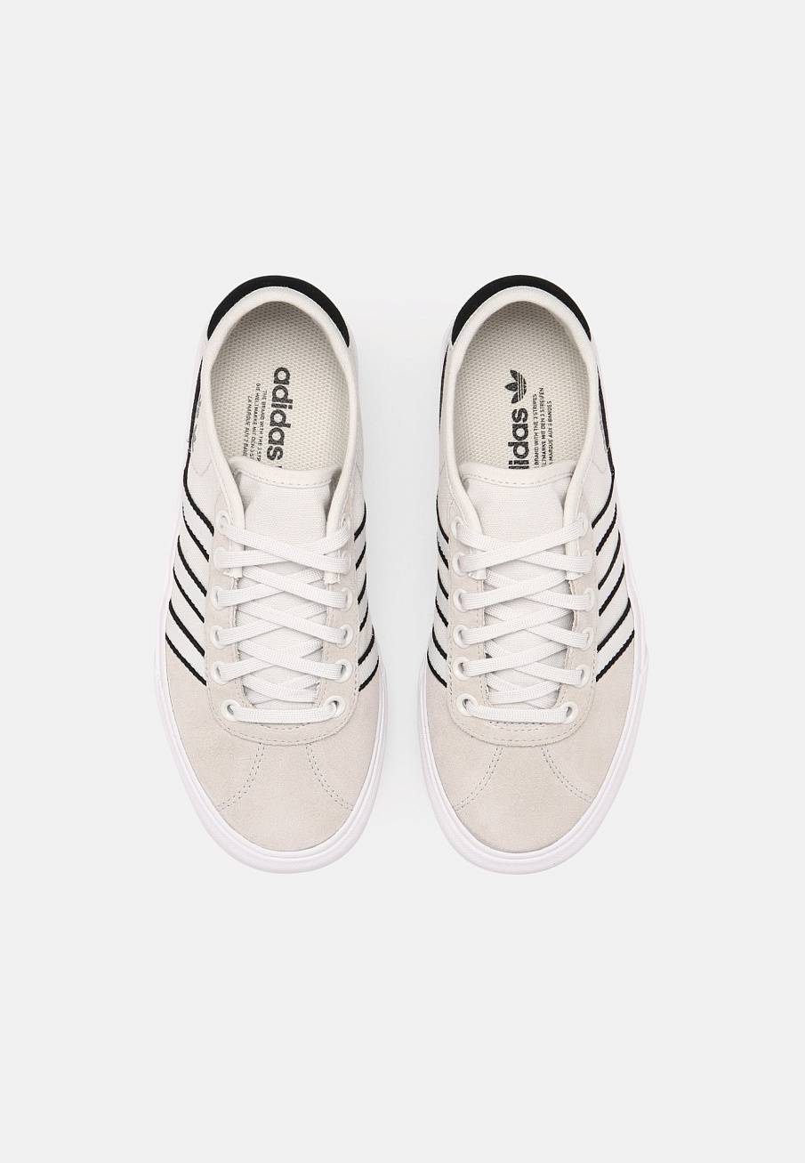 Фото № 4 с приближением к товару «‎Adidas Delpala »