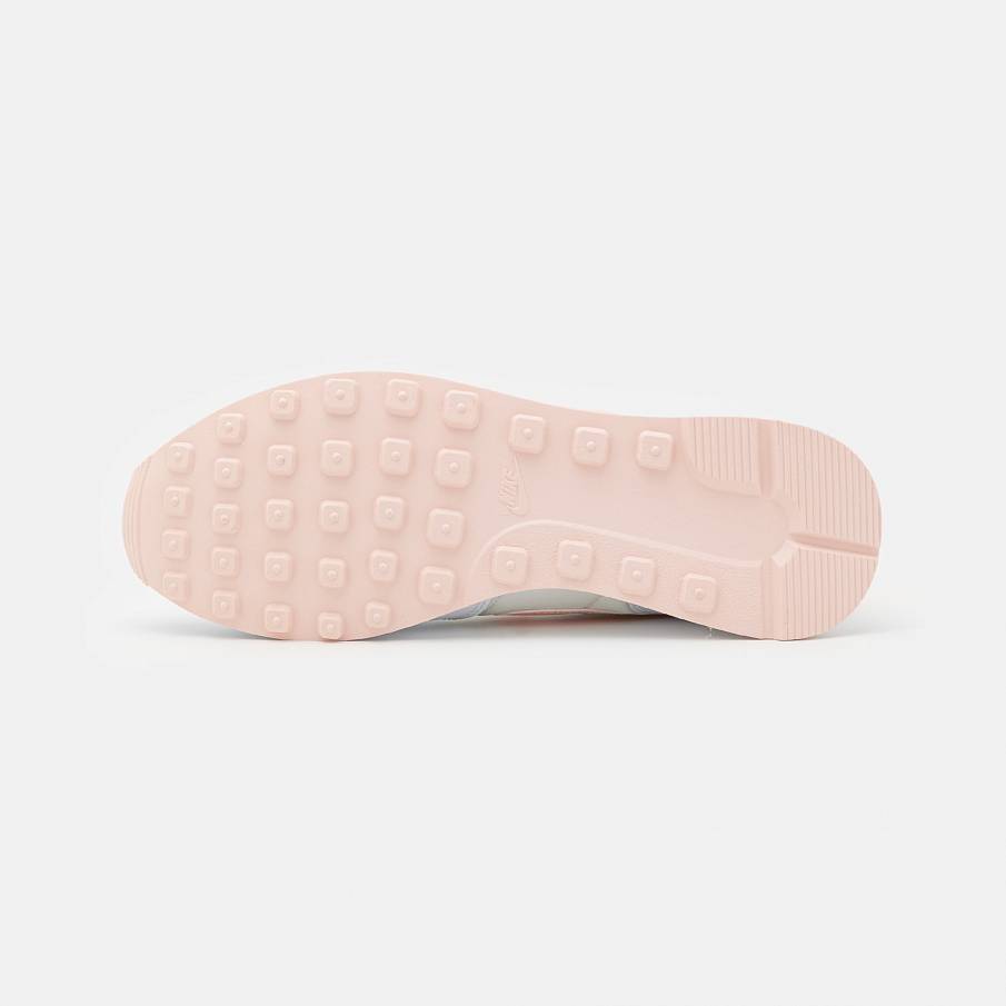 Фото № 3 с приближением к товару «‎Nike Internationalist »