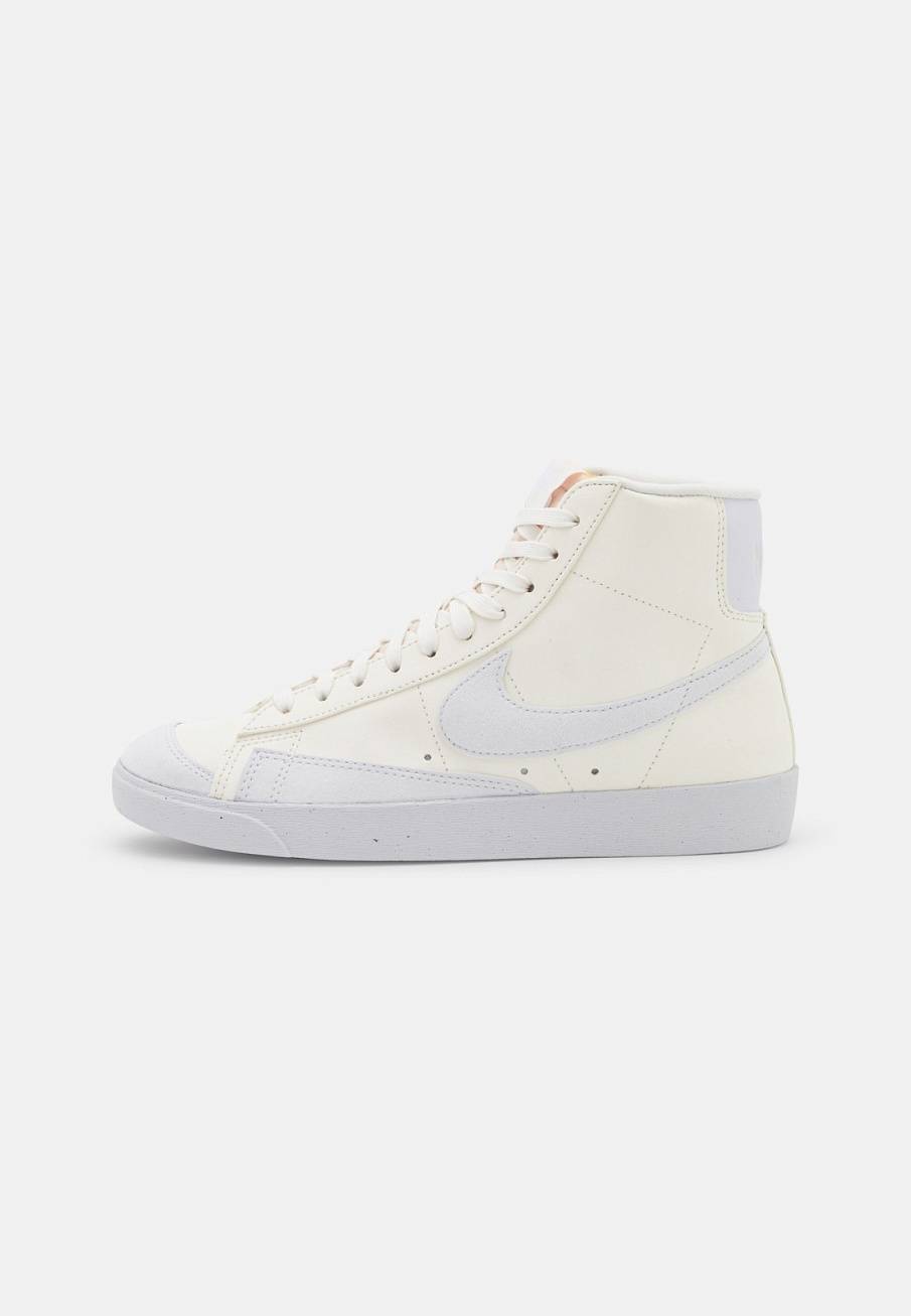 Фото № 1 с приближением к товару «‎Nike Blazer 77 »