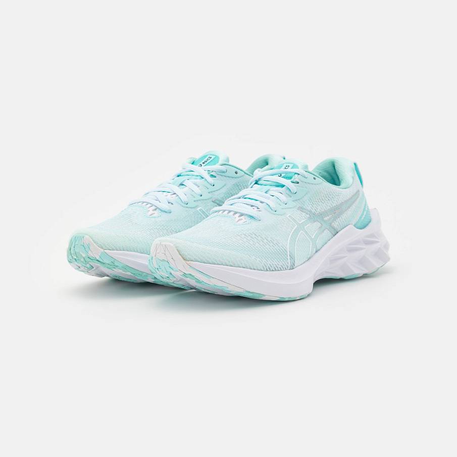 Фото № 2 с приближением к товару «‎Asics Novablast 2»