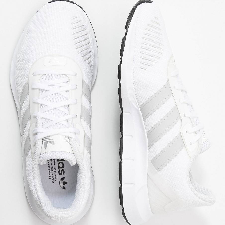 Фото № 4 с приближением к товару «‎Adidas Swift »