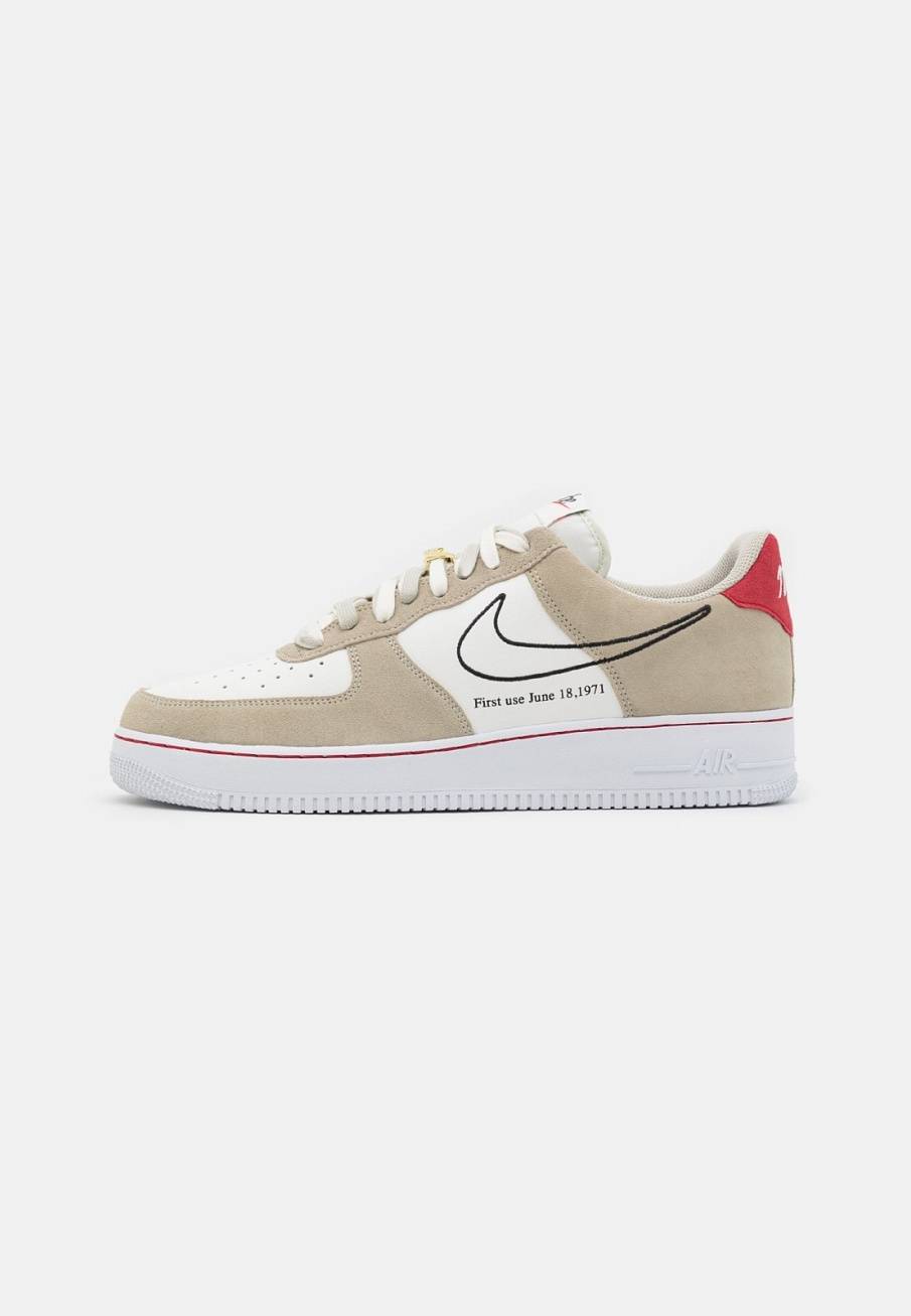 Фото № 1 с приближением к товару «‎Nike Air Force 1 ’07 »