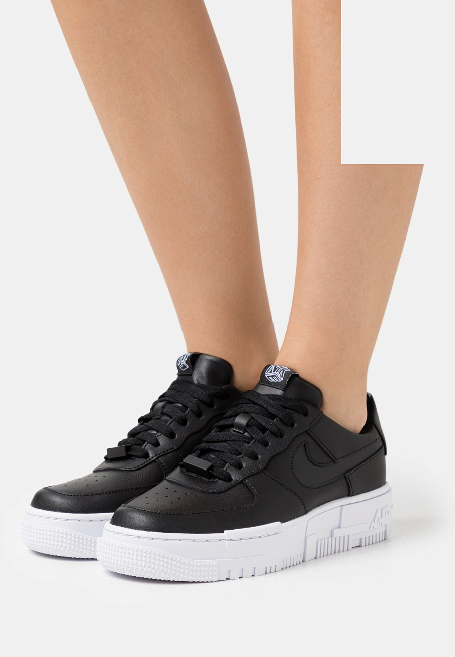 Фото № 1 с приближением к товару «‎Nike Af1 Pixel »