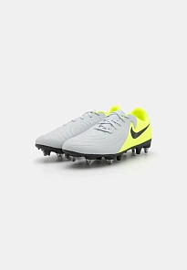 Фото № 2 с приближением к товару «‎Screw-in stud football boots»