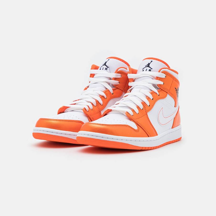 Фото № 2 с приближением к товару «‎Air Jordan 1 SE »