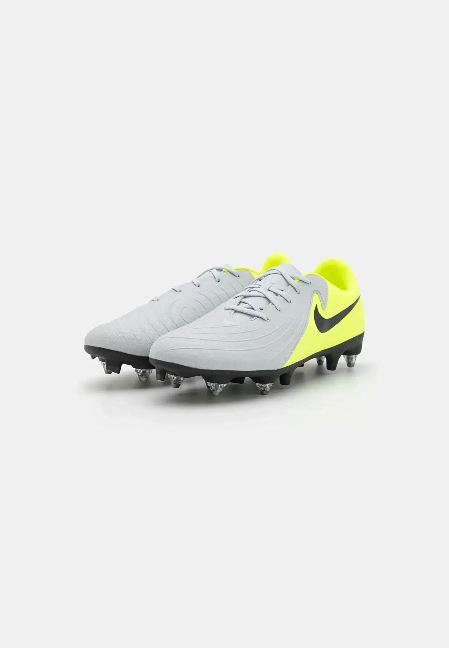 Фото № 2 с приближением к товару «‎Screw-in stud football boots»