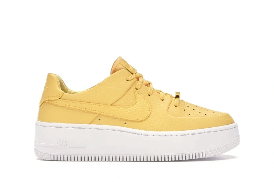 Фото № 1 с приближением к товару «‎Nike Air Force 1 Sage Low Topaz Gold »