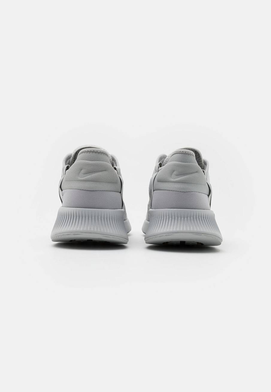 Фото № 3 с приближением к товару «‎Nike Reposto »