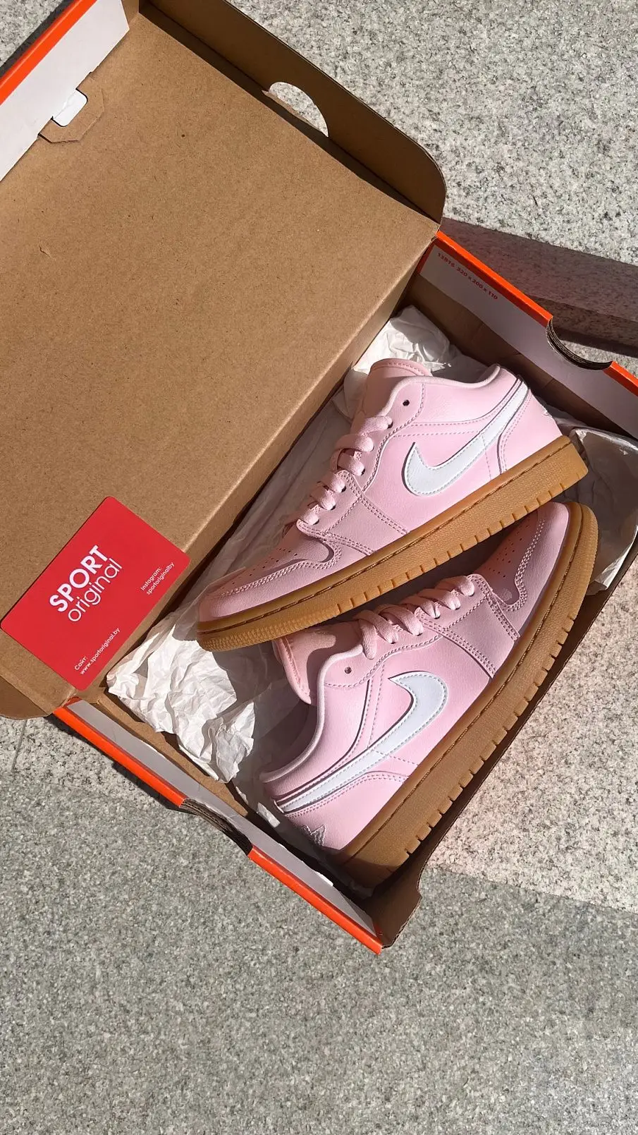 Фото № 2 с приближением к товару «‎Air Jordan 1 Low (DC0774-601)»