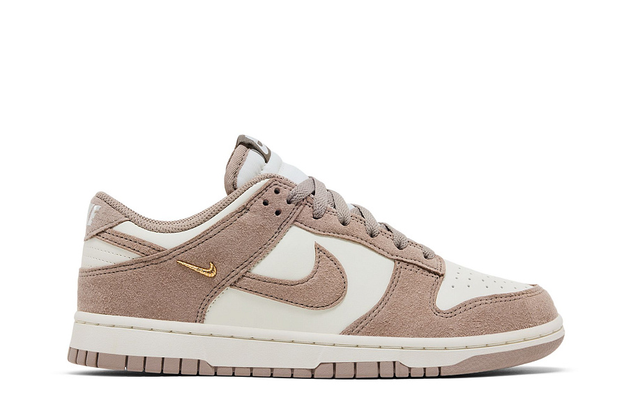 Фото № 2 с приближением к товару «‎Nike Women's Dunk Low Malt Mini Swoosh»
