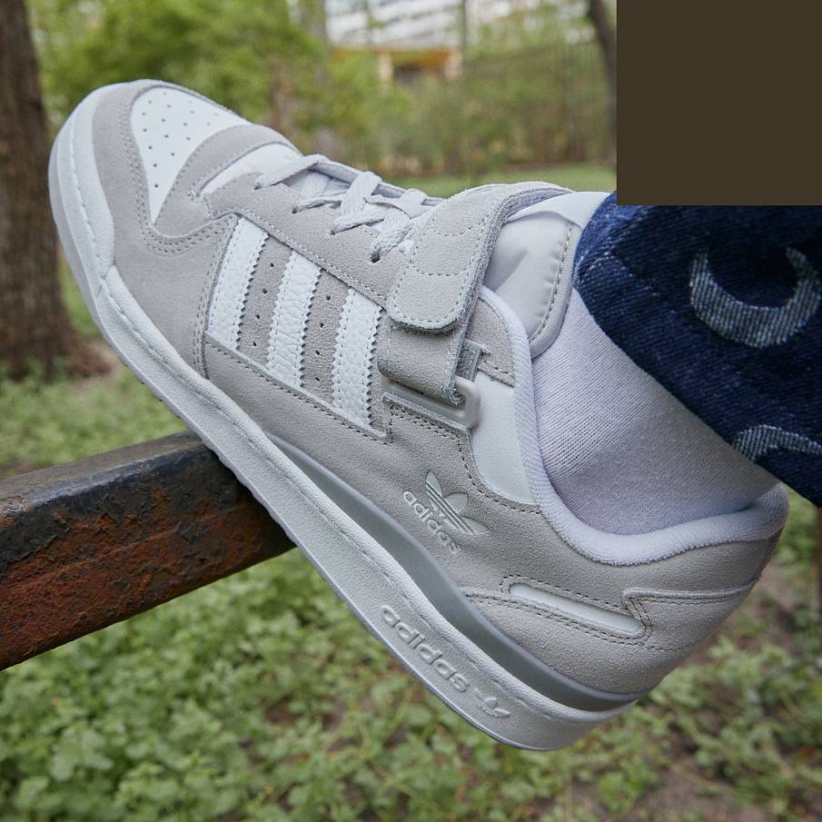 Фото № 4 с приближением к товару «‎Adidas Forum »