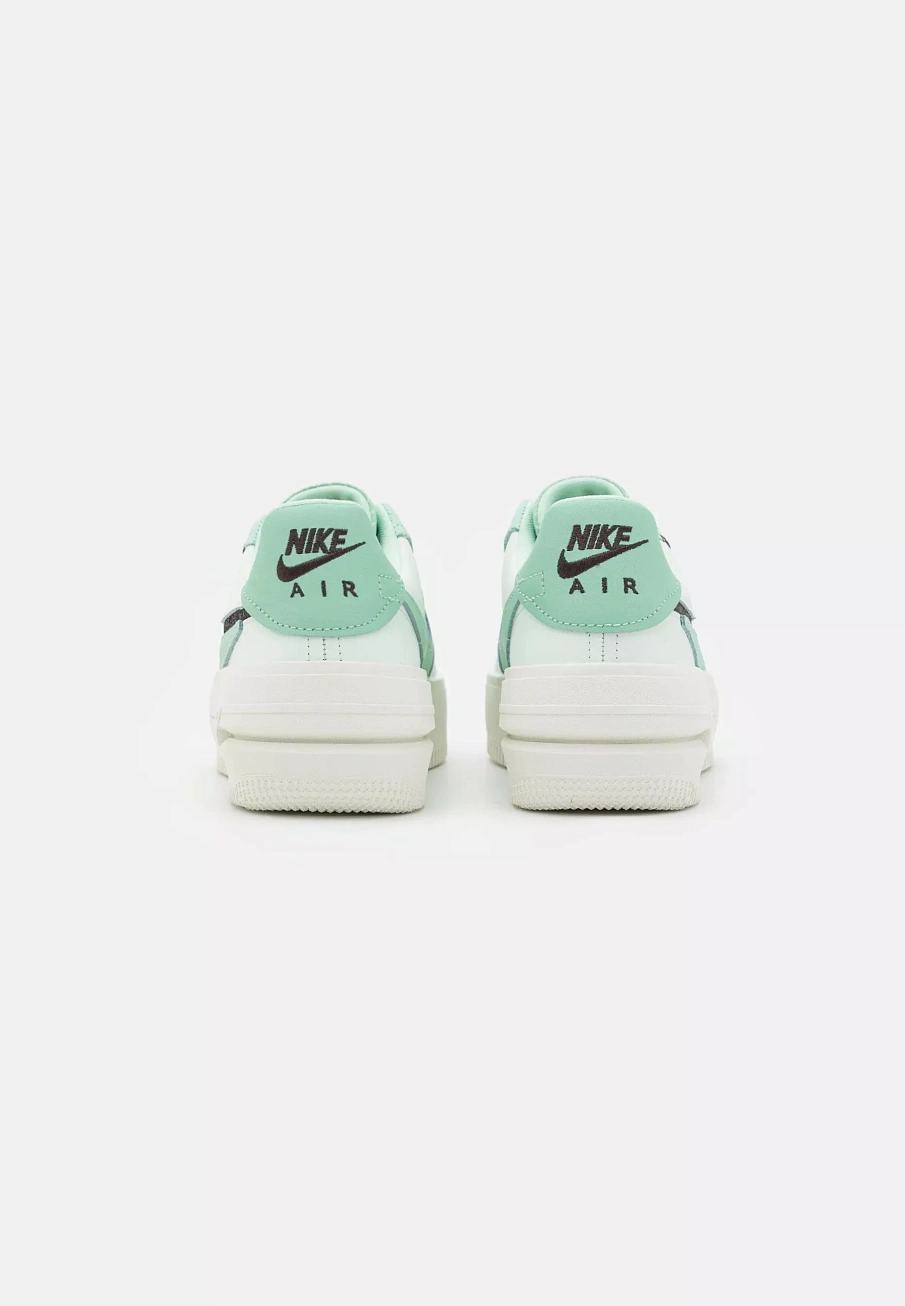Фото № 1 с приближением к товару «‎AIR FORCE 1 PLT.AF.ORM»