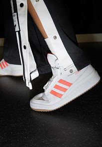 Фото № 5 с приближением к товару «‎Adidas Forum »