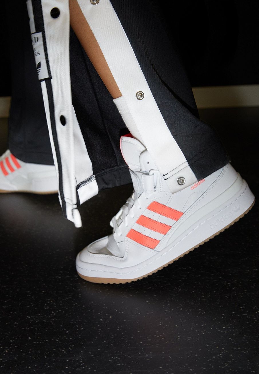 Фото № 5 с приближением к товару «‎Adidas Forum »