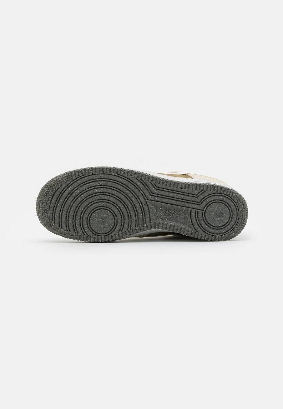 Фото № 5 с приближением к товару «‎Nike Air Force 1 ’07 Lv8 »