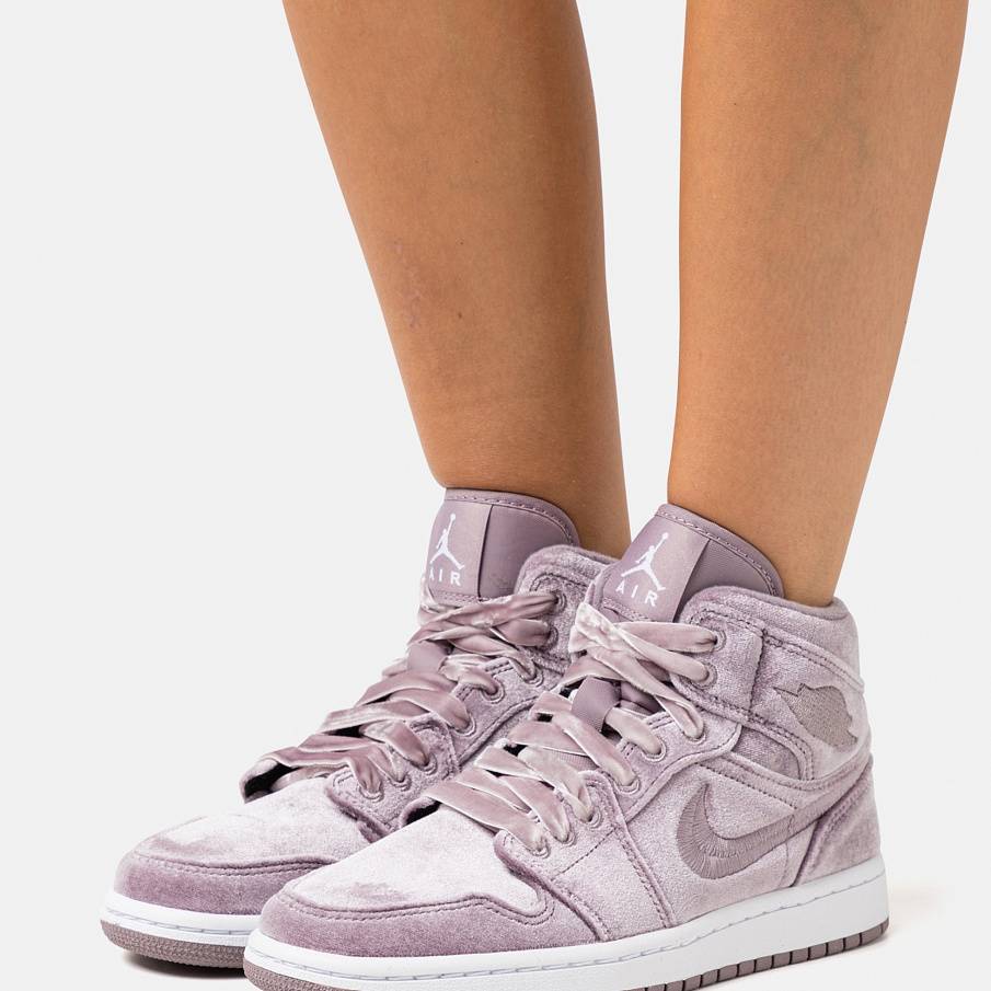 Фото № 2 с приближением к товару «‎Jordan Wmns Air 1 SE Edge »