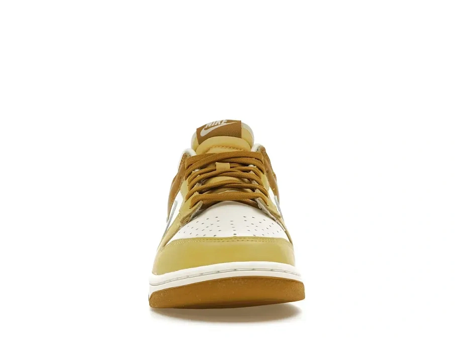 Фото № 2 с приближением к товару «‎Nike Dunk Low Retro»