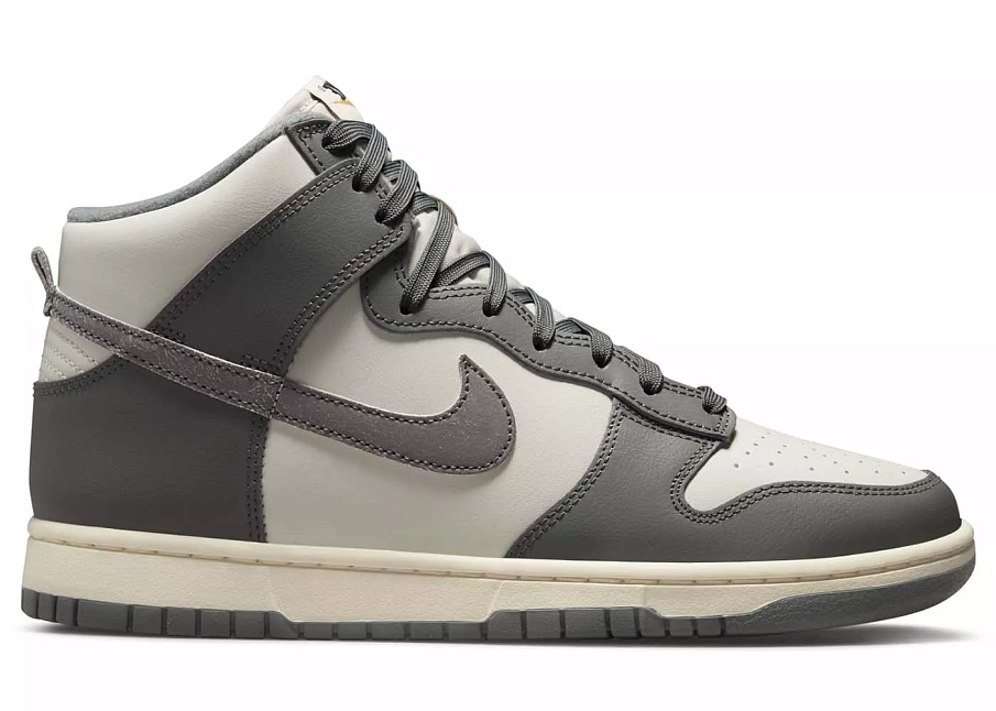 Фото № 1 с приближением к товару «‎Nike Dunk High Vintage Light Bone Grey»