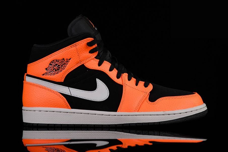 Фото № 1 с приближением к товару «‎Nike Air Jordan 1 Retro »