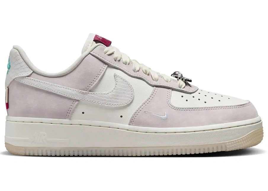 Фото № 1 с приближением к товару «‎Nike Air Force 1 Low '07 LX»