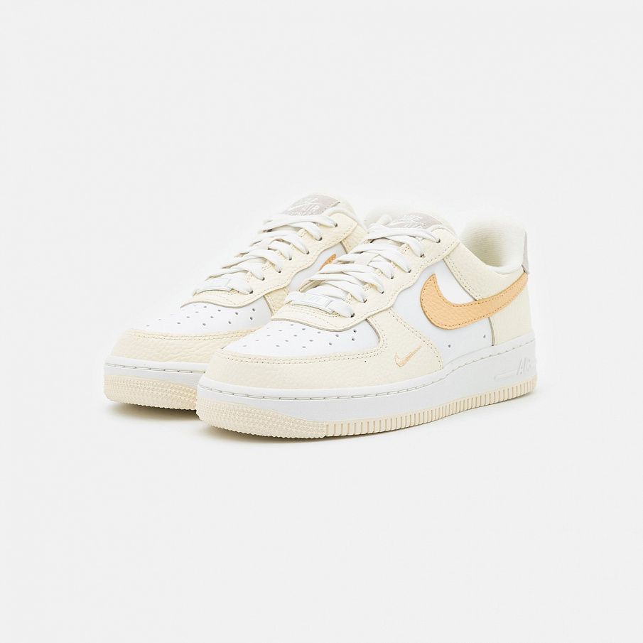 Фото № 3 с приближением к товару «‎Nike Air Force 1 07 »