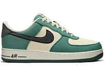 Фото № 1 с приближением к товару «‎Nike Air Force 1 '07»