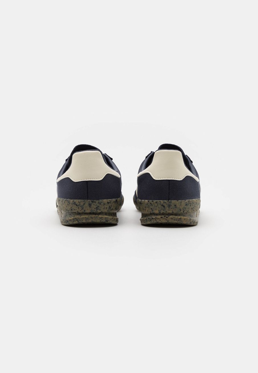 Фото № 3 с приближением к товару «‎Adidas Jeans »