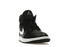 Фото № 3 с приближением к товару «‎Jordan 1 Mid Black/White»