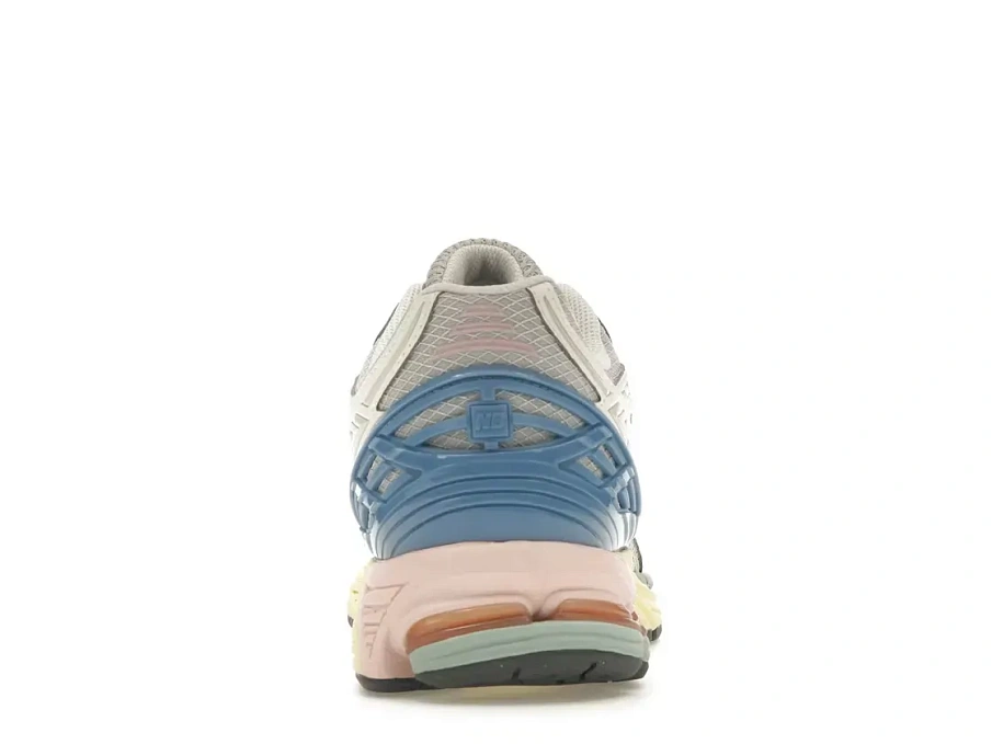 Фото № 4 с приближением к товару «‎New Balance 1906U»