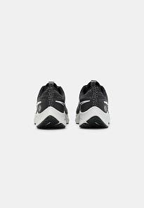 Фото № 3 с приближением к товару «‎Nike Shield»
